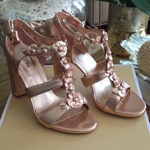 Michael Kors size 6 NWT soft pink heels